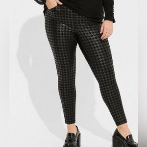 NWT Torrid skinny high rise pant.  Size 4x short